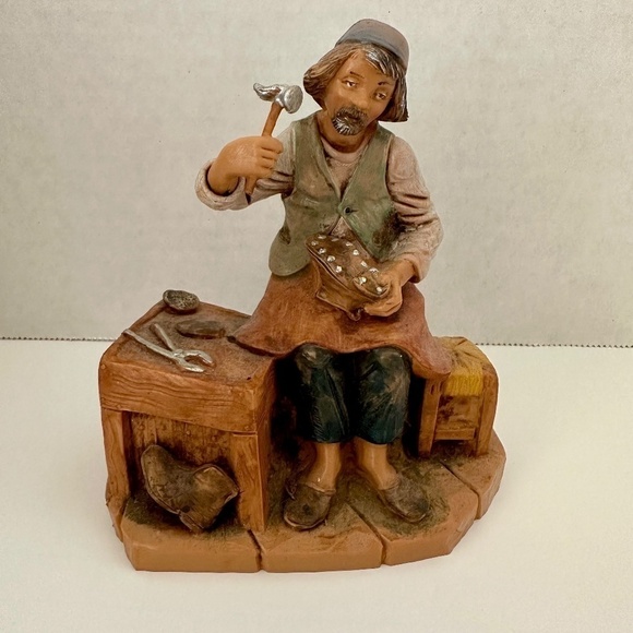 Fontanini Figure Shoemaker Titus 5" Centennial Collection with Box - Picture 2 of 7